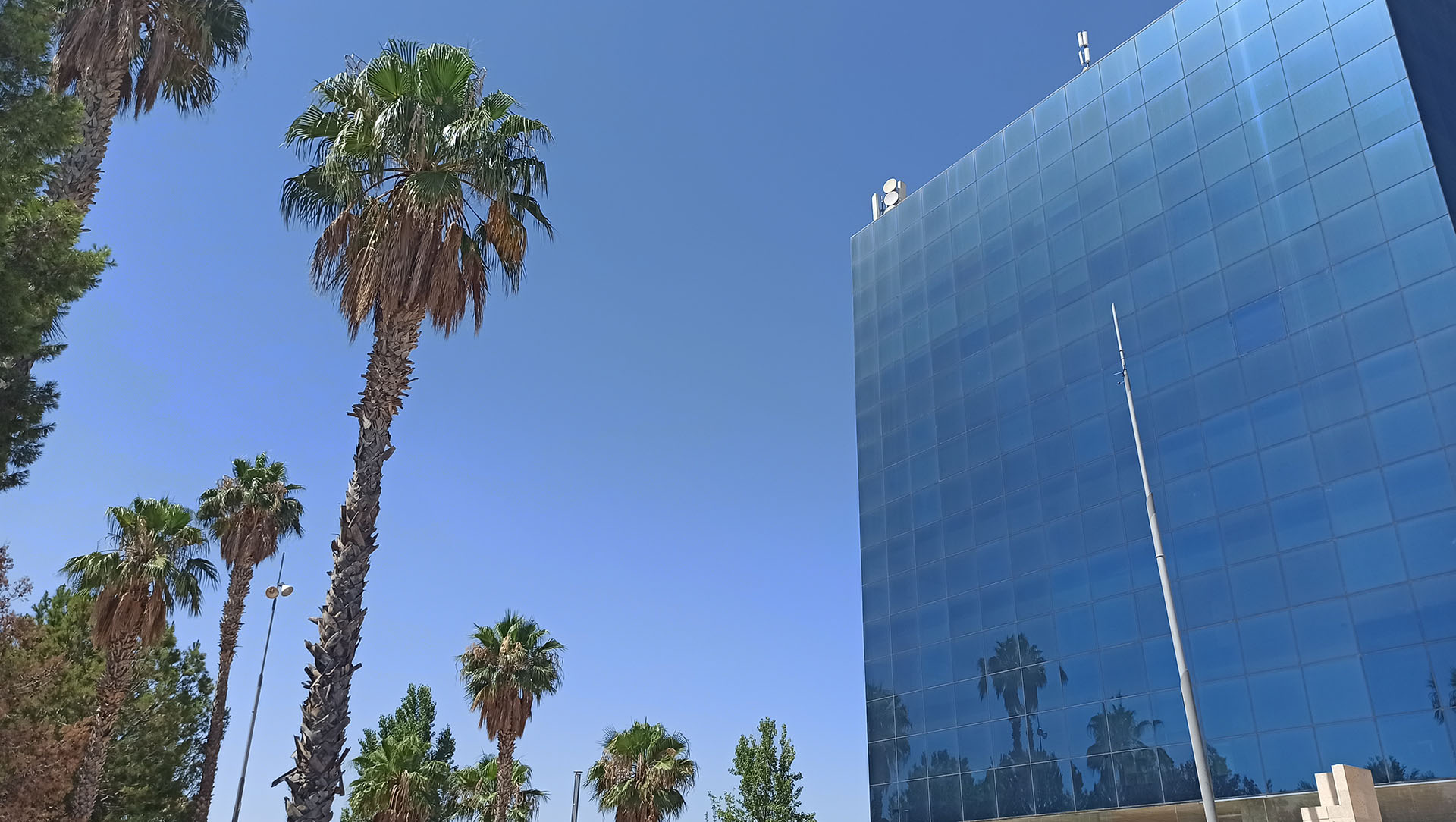 fondo edificio desiree cavas psicologa sanitaria Las Torres de Cotillas